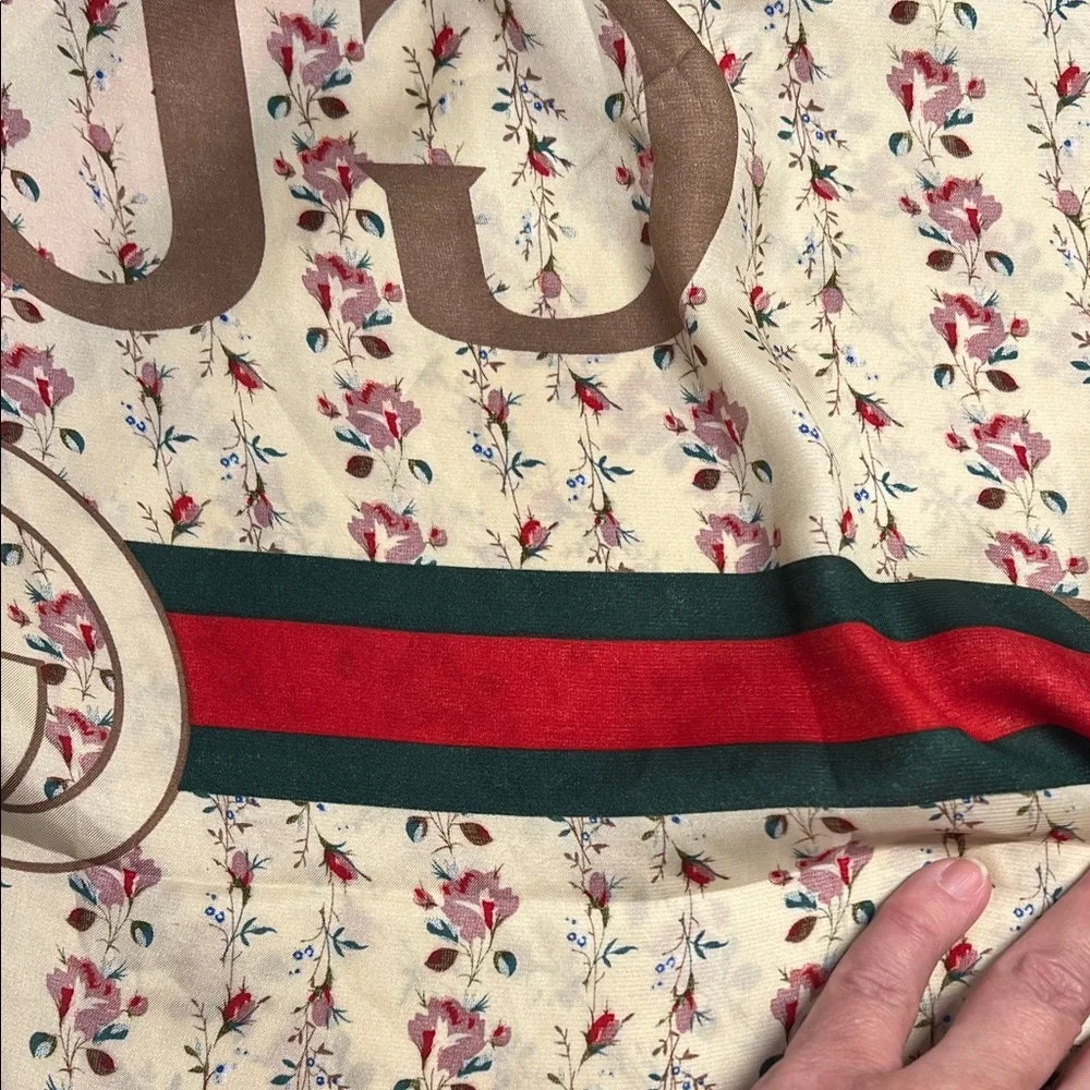 Gucci Floral Silk Scarf with Red and Green Stripe - Picture 5 of 6